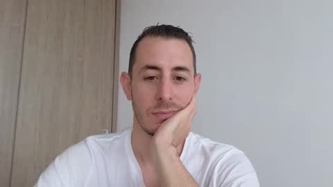 Snapshot of bigonehott chatting on October 15, 2025, 2:50 pm online show from October 15, 2025, 2:50 pm