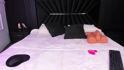 Snapshot of bigsexxyass chatting on October 25, 2025, 8:11 am Zayra online show from October 25, 2025, 8:11 am