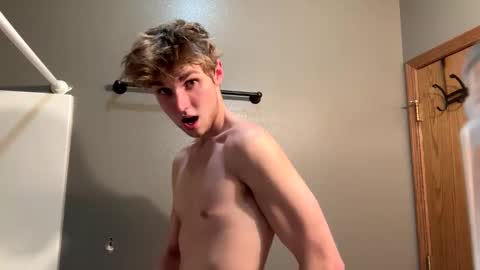 Snapshot of bigskinnyboyshh chatting on January 3, 2025, 5:28 am bigskinnyboyshh online show from January 3, 2025, 5:28 am