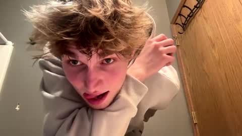 Snapshot of bigskinnyboyshh chatting on January 8, 2025, 6:20 am bigskinnyboyshh online show from January 8, 2025, 6:20 am