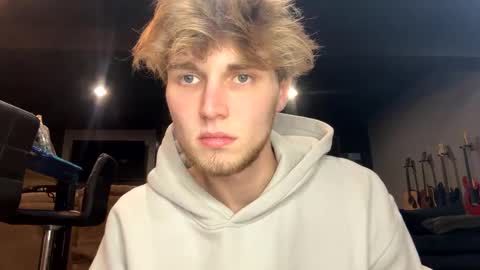 Snapshot of bigskinnyboyshh chatting on February 13, 2025, 12:46 am bigskinnyboyshh online show from February 13, 2025, 12:46 am