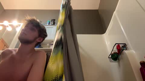 Snapshot of bigskinnyboyshh chatting on February 19, 2025, 7:17 am bigskinnyboyshh online show from February 19, 2025, 7:17 am