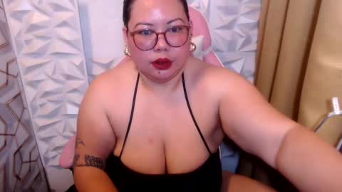 Snapshot of bigtitshotmom chatting on October 26, 2025, 7:25 am MARJ online show from October 26, 2025, 7:25 am