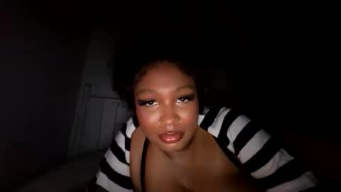 Snapshot of bigtittienyx chatting on November 12, 2025, 7:31 am bigtittienyx online show from November 12, 2025, 7:31 am