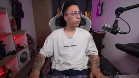 Snapshot of bigxboy96 chatting on November 17, 2025, 5:52 pm bigxboy96 online show from November 17, 2025, 5:52 pm