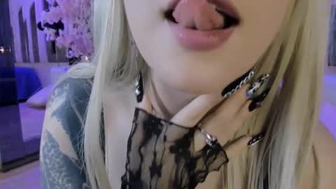 Biizzy online show from November 11, 2025, 6:13 am