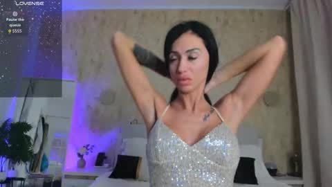 bimboparisx online show from December 5, 2025, 5:27 am