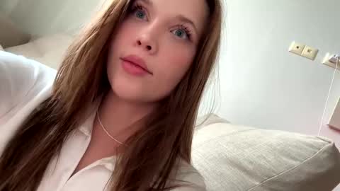 Snapshot of bitter_moon chatting on January 6, 2025, 9:19 am Ann Braslowsky online show from January 6, 2025, 9:19 am