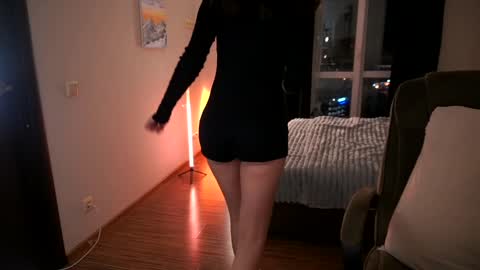 Snapshot of bitter_moon chatting on October 4, 2025, 6:06 pm Ann Braslowsky online show from October 4, 2025, 6:06 pm