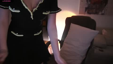 Snapshot of bitter_moon chatting on October 10, 2025, 10:53 pm Ann Braslowsky online show from October 10, 2025, 10:53 pm