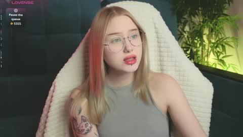 Julia online show from April 10, 2026, 8:19 am