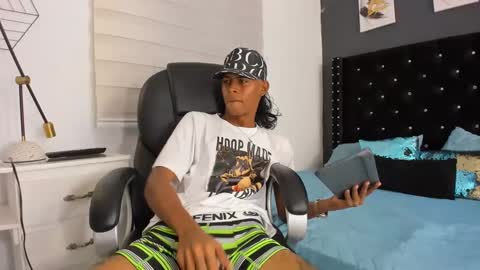 boy online show from February 27, 2025, 2:32 am