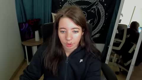 Snapshot of black_kittie_01 chatting on September 18, 2025, 12:29 pm Black Kittie Wednesday - 1300 - 1900 GMT help me get 100 thumbs up online show from September 18, 2025, 12:29 pm