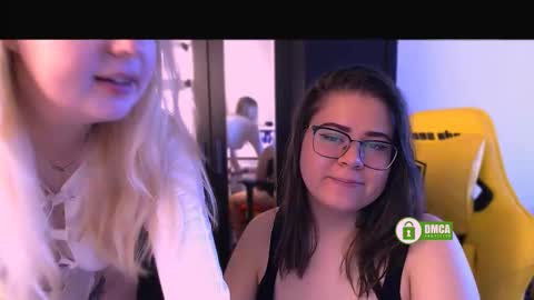 Snapshot of black_neon chatting on September 25, 2025, 6:28 am Sasha and Bella online show from September 25, 2025, 6:28 am