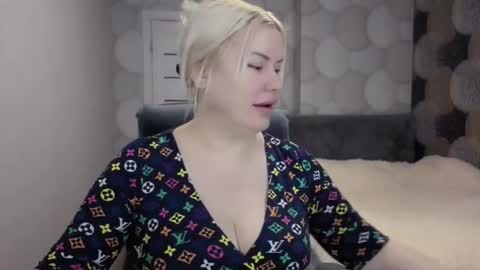 Snapshot of blackeyes11 chatting on November 9, 2025, 1:04 am blackeyes11 online show from November 9, 2025, 1:04 am