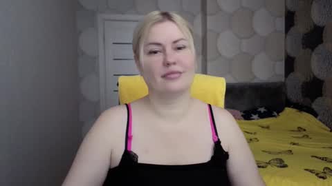 Snapshot of blackeyes11 chatting on December 5, 2025, 6:33 am blackeyes11 online show from December 5, 2025, 6:33 am