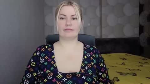 Snapshot of blackeyes11 chatting on December 15, 2025, 1:21 am blackeyes11 online show from December 15, 2025, 1:21 am