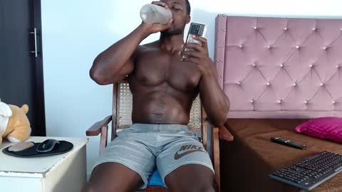 Snapshot of blacknikes chatting on December 28, 2024, 7:33 pm Twtter 1MikeBeckford            Onlyfns beckfordmike online show from December 28, 2024, 7:33 pm