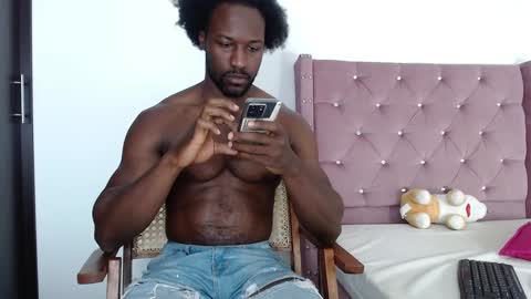 Snapshot of blacknikes chatting on January 28, 2025, 12:43 pm Twtter 1MikeBeckford            Onlyfns beckfordmike online show from January 28, 2025, 12:43 pm