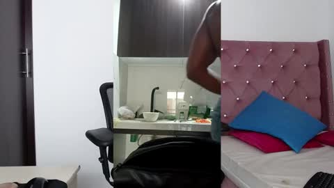 Snapshot of blacknikes chatting on February 9, 2025, 8:56 pm Twtter 1MikeBeckford            Onlyfns beckfordmike online show from February 9, 2025, 8:56 pm