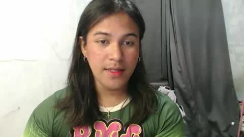 Ellez online show from December 17, 2025, 6:36 pm