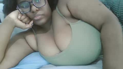 Snapshot of blackqueennie chatting on January 19, 2025, 2:38 pm blackqueennie online show from January 19, 2025, 2:38 pm