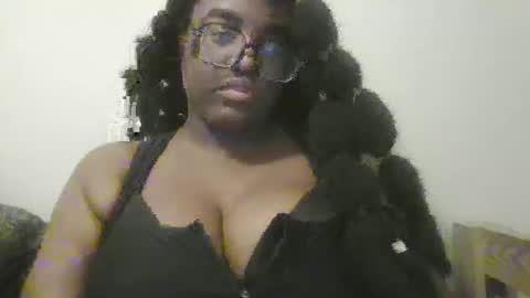 Snapshot of blackqueennie chatting on November 18, 2025, 3:23 am blackqueennie online show from November 18, 2025, 3:23 am