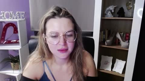 Z O E Y online show from November 24, 2025, 5:29 am