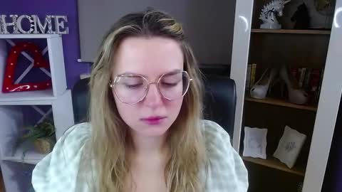 Z O E Y online show from January 12, 2026, 5:34 am