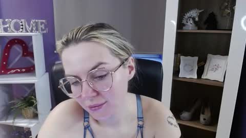 Z O E Y online show from March 10, 2026, 5:45 am