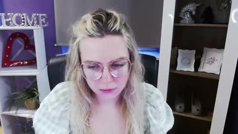 Z O E Y online show from March 16, 2026, 5:44 am