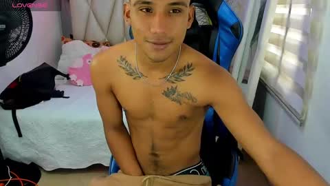 Snapshot of blacksex_boy chatting on December 6, 2024, 2:49 pm Marlon online show from December 6, 2024, 2:49 pm