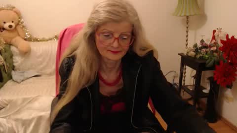 Snapshot of blairfort chatting on December 10, 2024, 10:58 pm blairfort online show from December 10, 2024, 10:58 pm