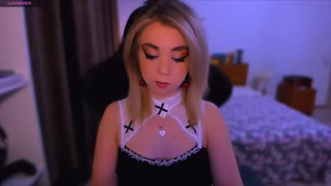 Nicole online show from November 20, 2025, 10:15 am