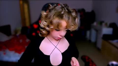 Nicole online show from February 25, 2026, 8:02 am