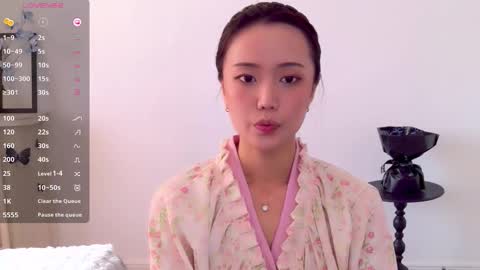 YoYo online show from November 19, 2025, 4:23 am