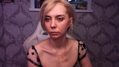 blond_ice_ann online show from April 17, 2026, 12:19 pm