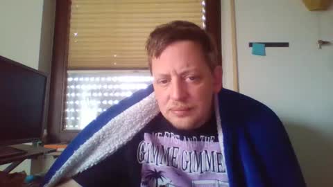 Snapshot of blonde32m chatting on February 9, 2025, 8:22 am blonde32m online show from February 9, 2025, 8:22 am