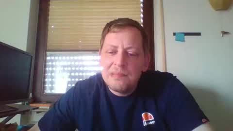 Snapshot of blonde32m chatting on February 10, 2025, 8:42 am blonde32m online show from February 10, 2025, 8:42 am