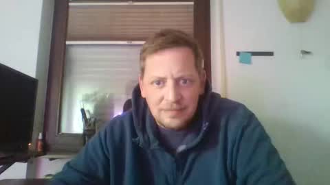 Snapshot of blonde32m chatting on October 6, 2025, 11:40 am blonde32m online show from October 6, 2025, 11:40 am