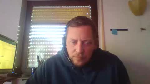 Snapshot of blonde32m chatting on November 3, 2025, 2:18 pm blonde32m online show from November 3, 2025, 2:18 pm