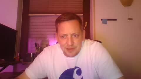 Snapshot of blonde32m chatting on November 7, 2025, 5:02 pm blonde32m online show from November 7, 2025, 5:02 pm