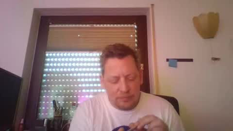 Snapshot of blonde32m chatting on November 8, 2025, 6:57 am blonde32m online show from November 8, 2025, 6:57 am