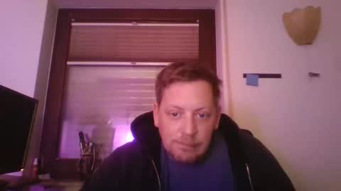 Snapshot of blonde32m chatting on November 16, 2025, 4:34 pm blonde32m online show from November 16, 2025, 4:34 pm