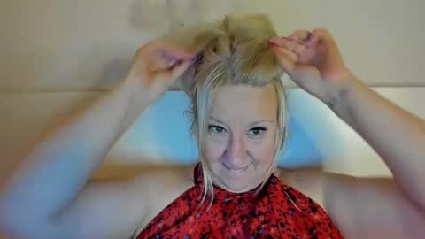 Snapshot of blonde_angel20 chatting on September 26, 2025, 3:10 am Nicole online show from September 26, 2025, 3:10 am