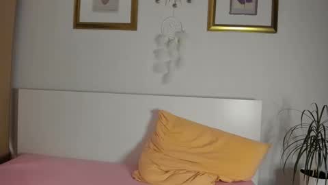 Nicole online show from November 19, 2025, 5:07 am