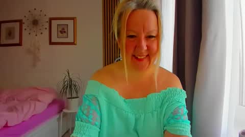 Nicole online show from March 17, 2026, 4:50 am