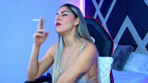 alejandra online show from October 7, 2025, 2:20 am