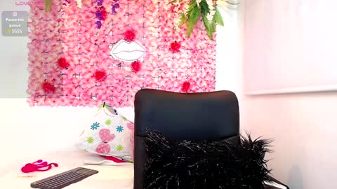 blonde_squirt_ online show from January 9, 2025, 2:43 am