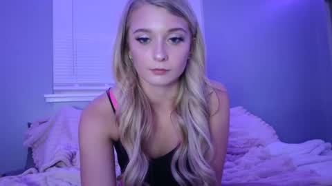 Snapshot of blonde_stella chatting on January 4, 2025, 2:14 am Blonde Stella online show from January 4, 2025, 2:14 am